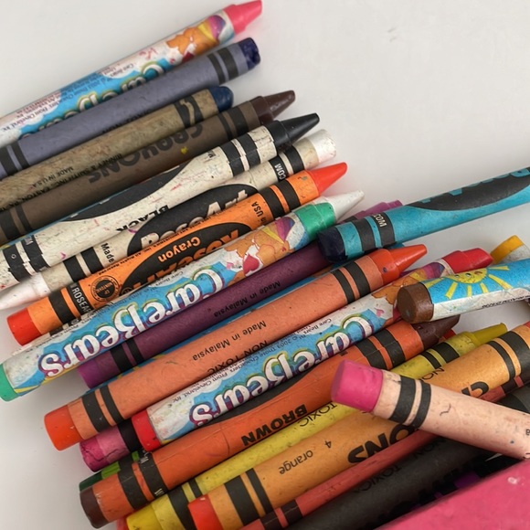 Bag of Crayons - Picture 4 of 6